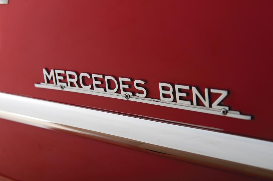 Логотип Mercedes-Benz 300 SL 1955 года  (фото 183 из 233)